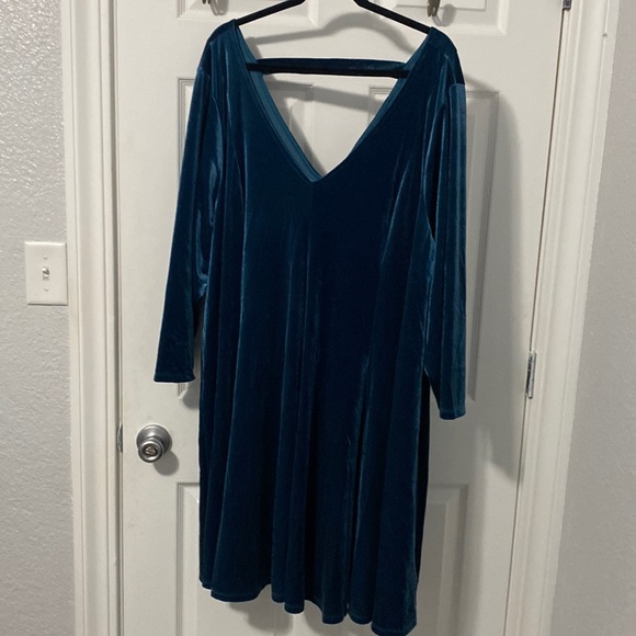torrid Dresses & Skirts - Torrid Dress. Blue Velvet. Size 6. Brand new.
